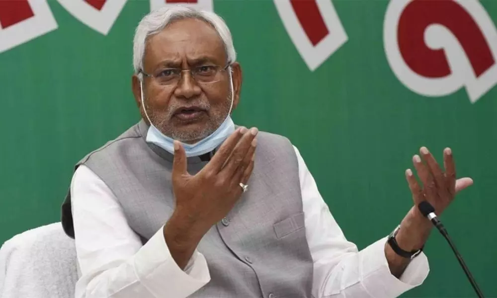 Bihar Guv invites Nitish to form new govt in Bihar