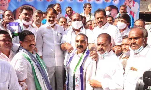 MP Mopidevi Venkata Ramana Rao, MLA Mustafa, YSRCP leaders Padarthi Ramesh Gandhi, Kavati Manohar Naidu and others participating in Padayatra in Guntur on Sunday