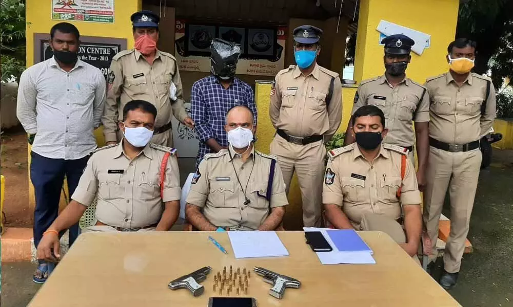 Madanapalle Police nabs a person with two pistols and bullets in Chittoor
