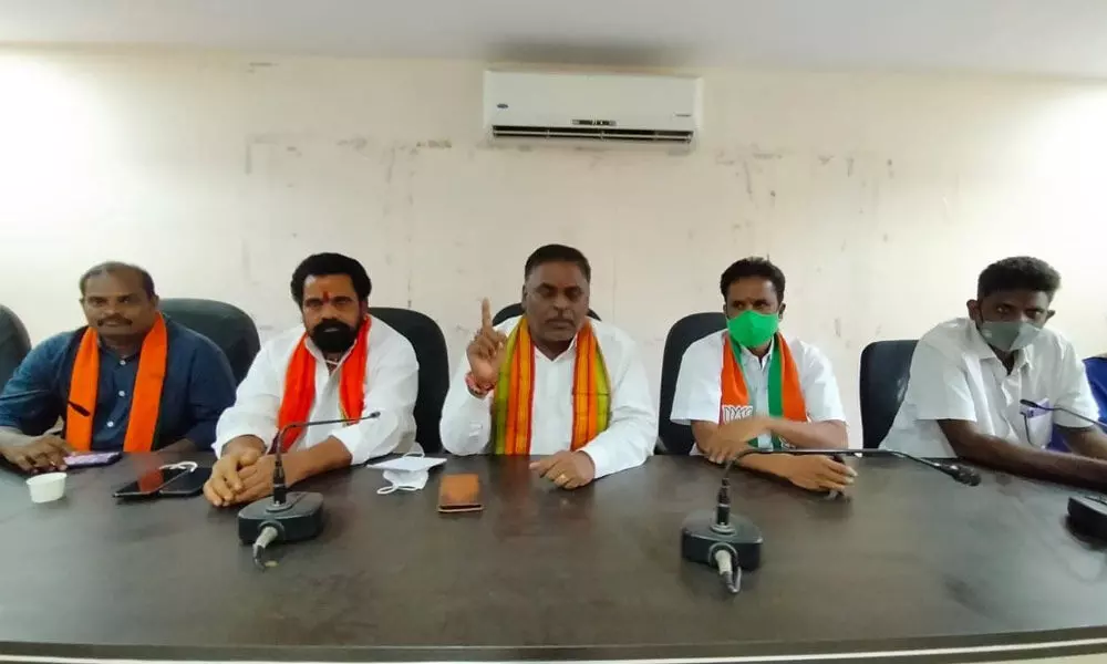 BJP senior leader Yenimireddy Malakondaiah addressing the media in Kakinada on Tuesday