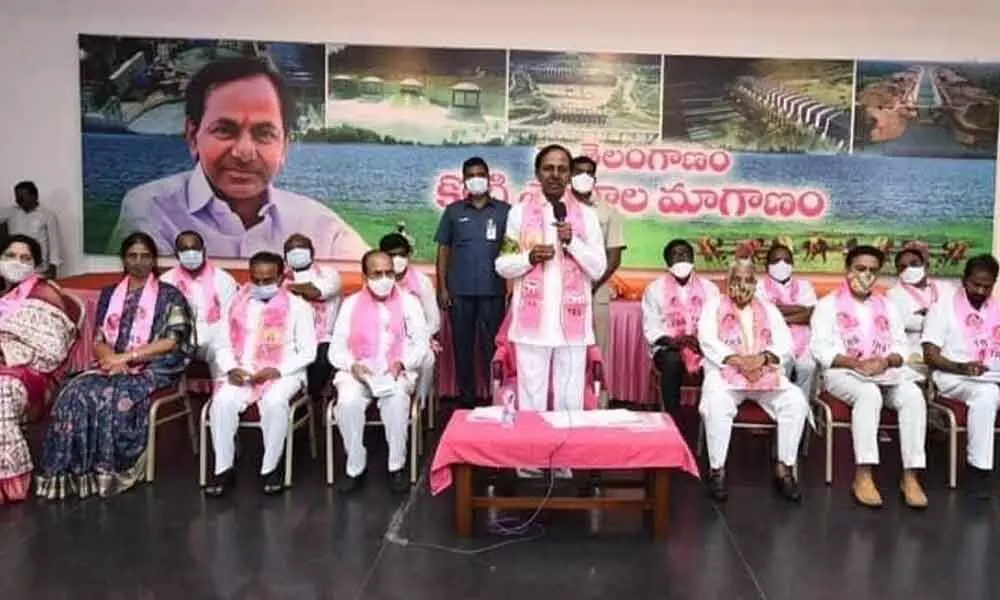 Chief Minister and TRS chief K Chandrashekar Rao addressing a meeting of the legislature party at Telangana Bhavan on Wednesday