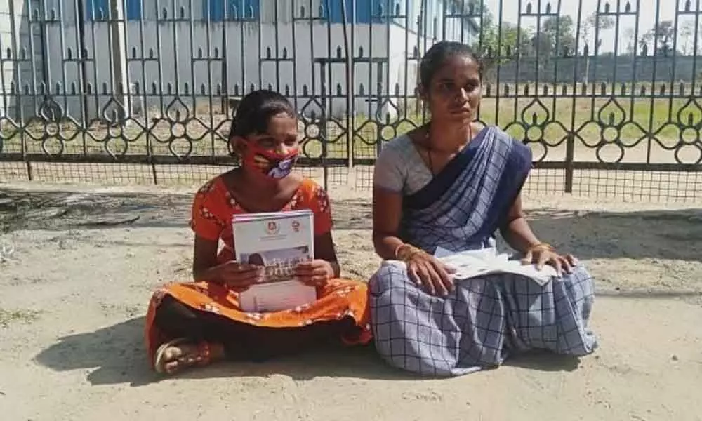 Student Pallavi and her mother Uma staging a protest in front of Bodhan Minority Residential School on Thursday
