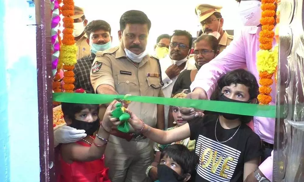SP M Ravindranath Babu with children inaugurating Children Friendly Police Centre in Machilipatnam on Thursday
