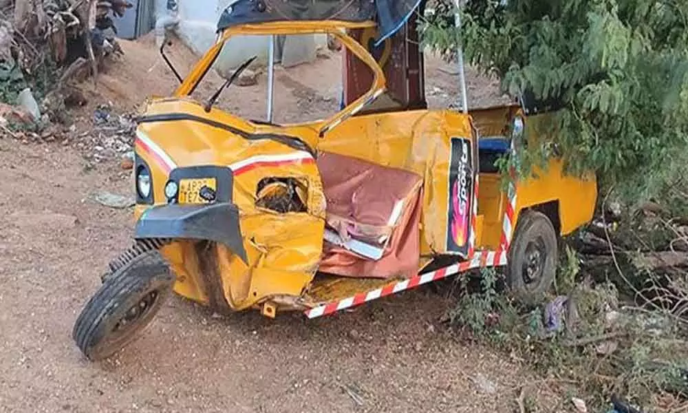 15 people severely injured in a road accident in Anantapur