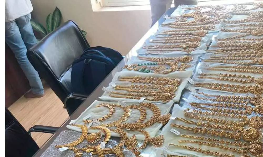 6 kg gold jewellery seized by Market police