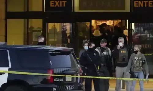 8 injured in US mall shooting