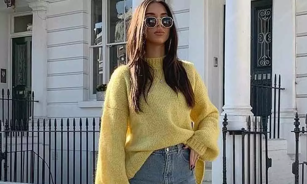 Style your oversised sweater outfits