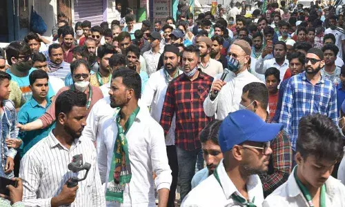 All India Majlis-e-Ittehad-ul-Muslimeen chief and Hyderabad Asaduddin Owaisi said that the party has no alliance with the TRS in the upcoming GHMC election.