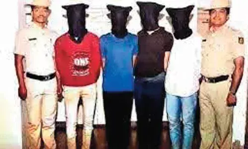 Cop arrested for aiding jewellery shop robbery gang