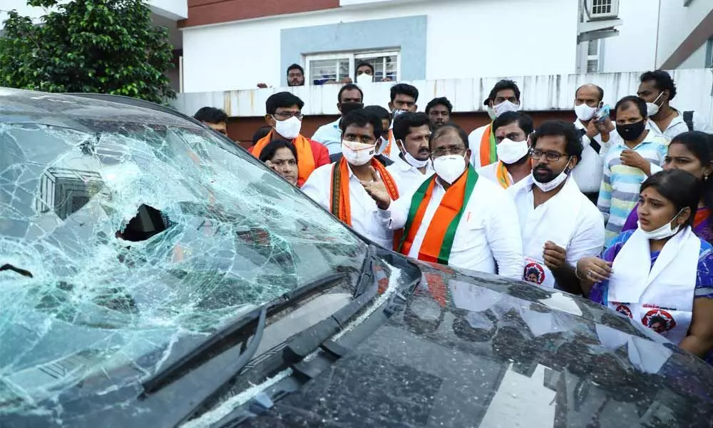 BJP state BJP president Somu Veerraju sees the damaged car of Jana Sena Srikalahasti Assembly in-charge Vinutha at Reni gunta on Monday