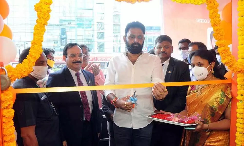 Minister Kodali Nani along with GM Man Mohan Gupta inaugurating Bank of Baroda branch in Vijayawada on Tuesday