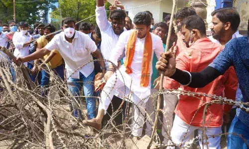Tejasvi barges into OU campus