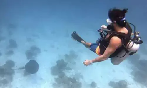 Farhan Akhtar And Shibani Dandekar’s Under-Water Dive Creates A Buzz On The Internet