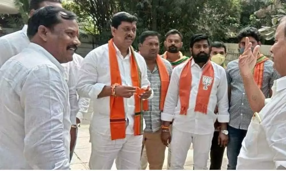 BJP district chief Galla Satyanarayana conducting door-to-door campaign at Kondapalli division in Hyderabad on Wednesday