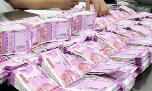 Andhra Pradesh: Police seizes Rs. 1.05 crore cash in a vehicle