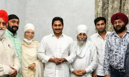 Sri Guru Singh Saha Dharma Prachar Committee members inviting Chief Minister YS Jagan Mohan Reddy to participate in Guru Nanak Jayanti celebrations