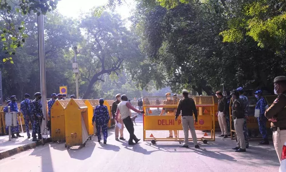 Braving tear-gas shells, farmers close to Delhi
