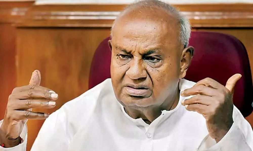 Treat farmers with dignity, Deve Gowda tells Centre