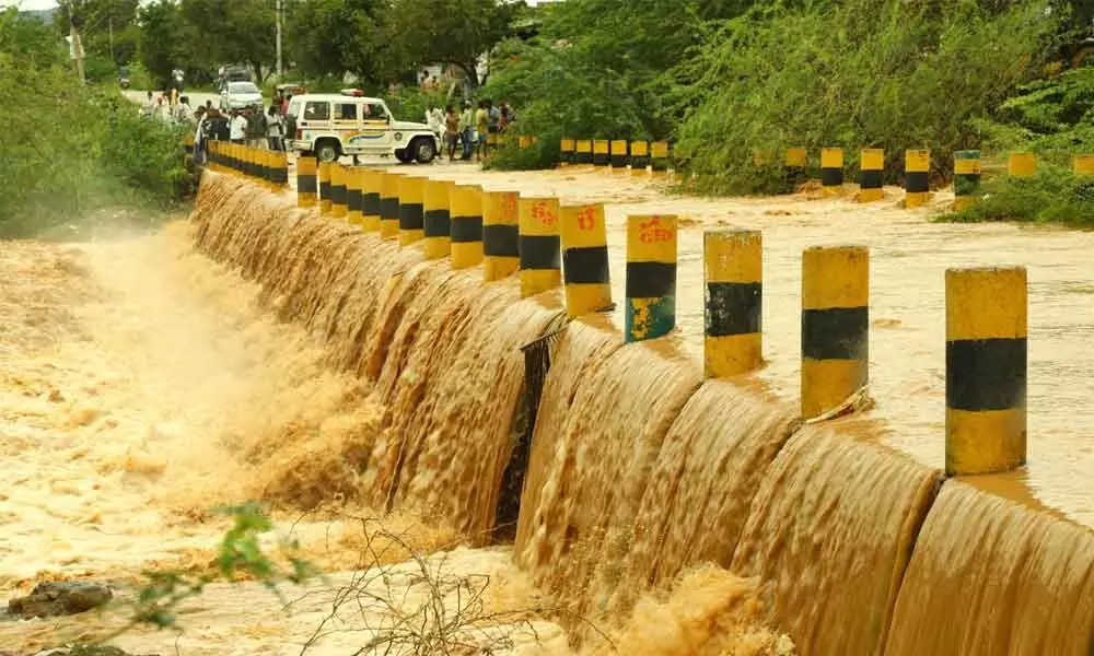 Swarnamuki river overflowing at Thanapalli road in Tirupati