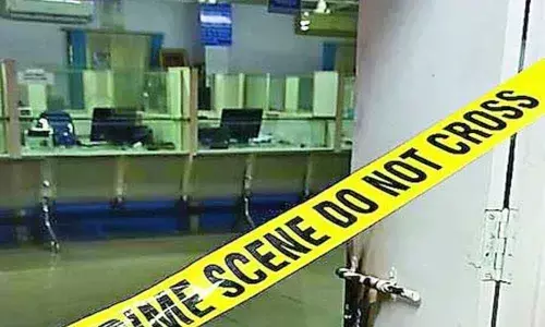 Guntur police crack Nadikudi SBI bank robbery case, two accused arrested