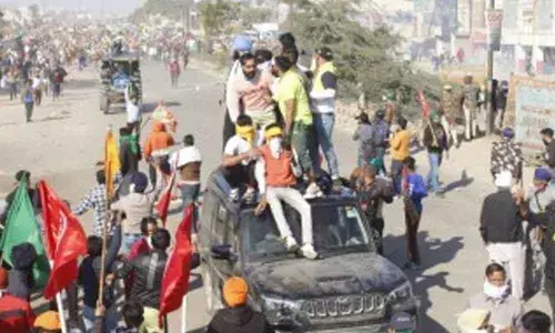 Farmers head towards Delhi during the Delhi Chalo protest