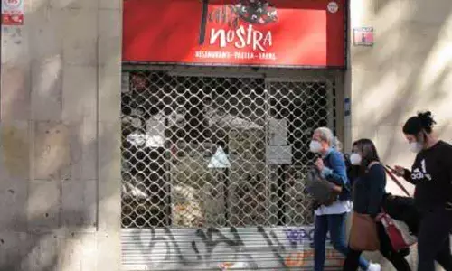 Pandemic and economic uncertainty darken Black Friday in Spain