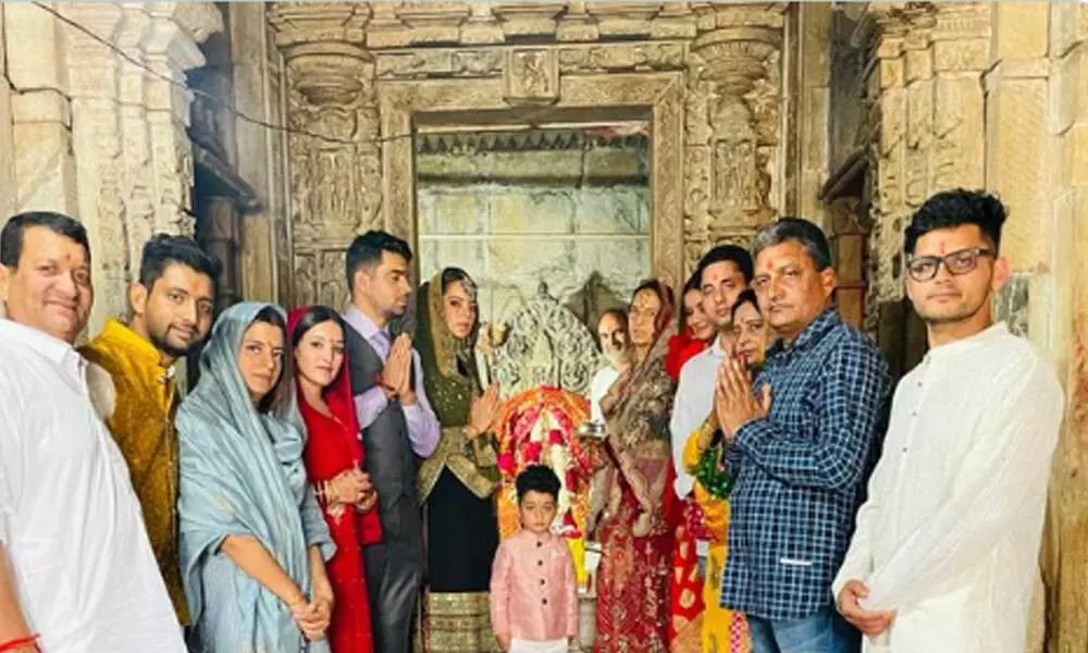 Kangana Ranaut Visits The Temple Of Maa Ambika In Udaipur And Feels Blessed