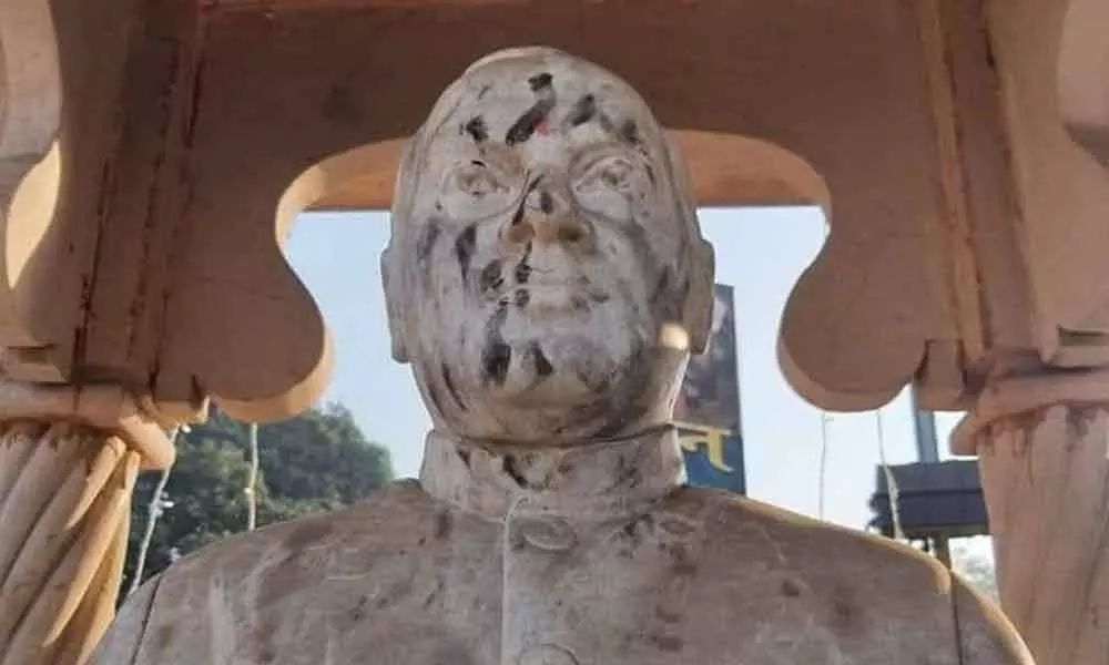 Rajiv Gandhi statue defaced in Varanasi