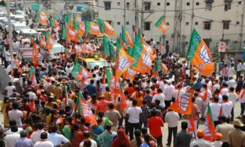 Hyderabad: BJP leaders protest at EC office, arrested