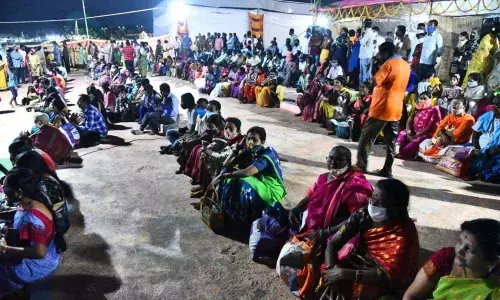 Many devotees turn up at Sankal Bagh pushkar ghat in Kurnool town on Monday