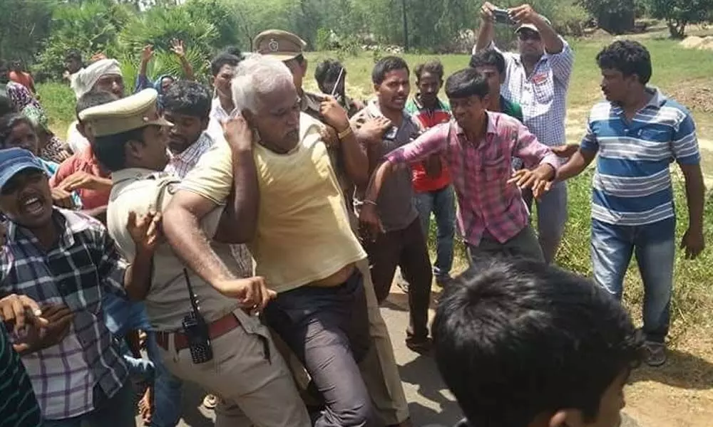 Police arresting agitating farmers against proposed Divi’s pharma unit during erstwhile TDP regime (file photo)