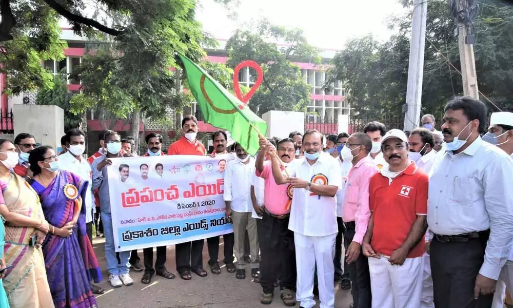 Prakasam Collector Dr Pola Bhaskara and MP Magunta Srinivasulu Reddy flagging off World AIDS Day rally in Ongole on Tuesday