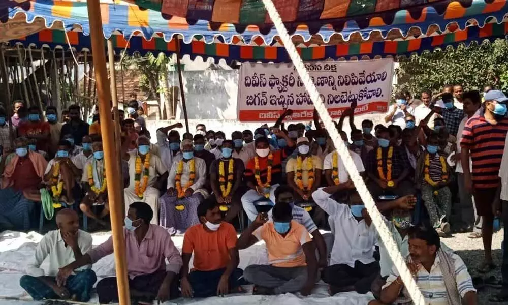 CPI and Divi’s Vytireka Porata Samiti activists staging a dharna at Kothapakalu village on Wednesday