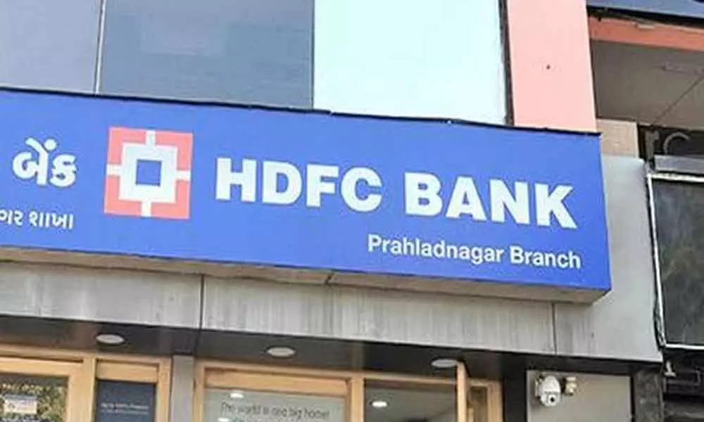 RBI asks HDFC to temporarily stop issuing new credit cards