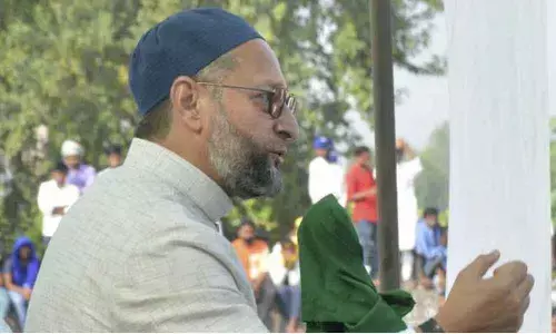 The handshake between AIMIM chief Asaduddin Owaisi & BJP supporter goes viral