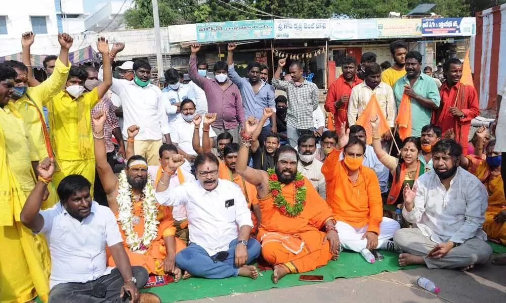 Saiva Kshetram founder Siva Swamy and BJP leaders protesting at Mahankali temple in Guntur on Friday