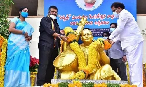 Minister Muttamsetti Srinivasa Rao and others garlanding statue of legendary singer Ghantasala Venkateswararao on his birth anniversary  in Vijayawada on Friday