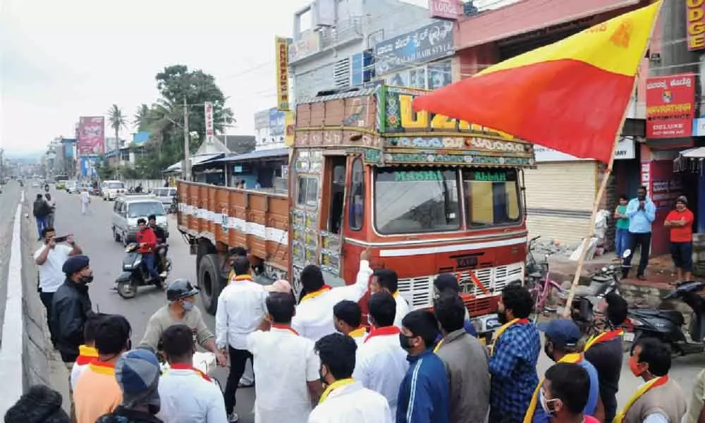 Karnataka bandh evokes lukewarm response