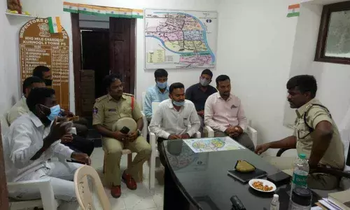 Town DSP K V Mahesh speaking to the elders of Muslim community at I-Town police station in Kurnool on Saturday. Circle Inspector Vikdramasimha is also seen