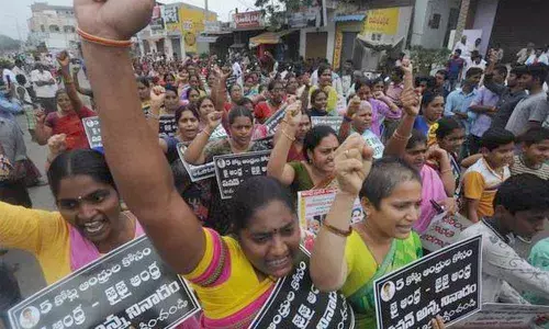 Women for Amaravati capital injured in stone pelting