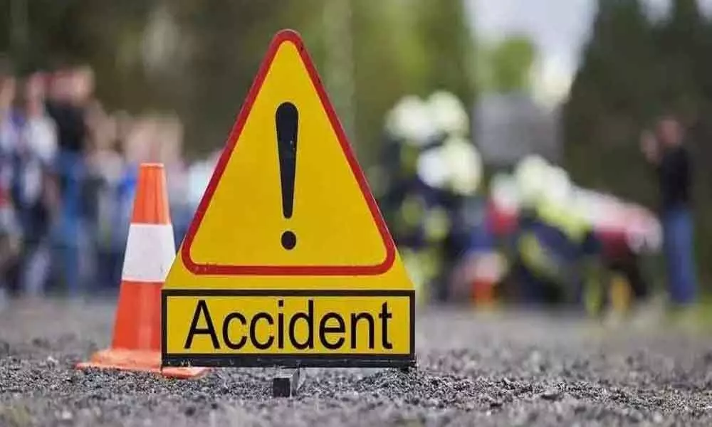 Three die, four hurt in a road accident near Hanuman Junction in Krishna district