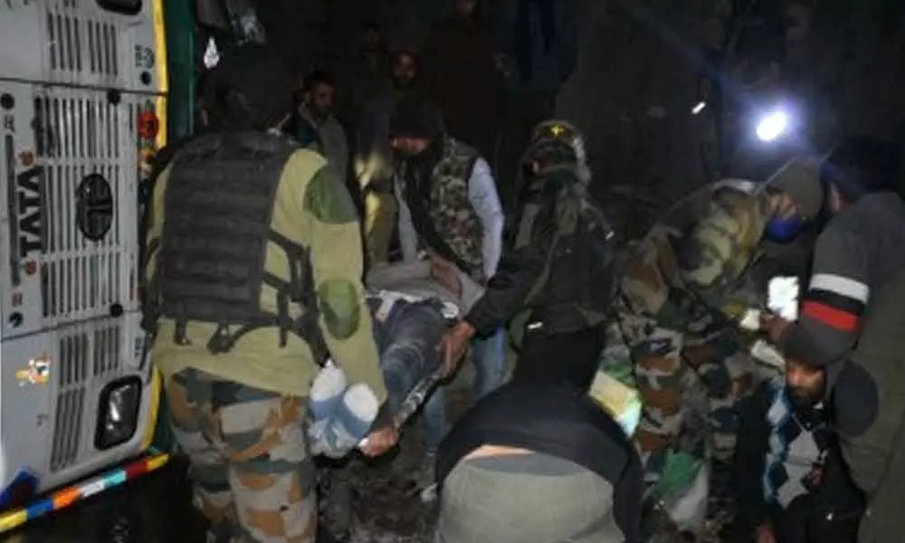 Army rescues 5 injured in accident on Jammu-Srinagar highway