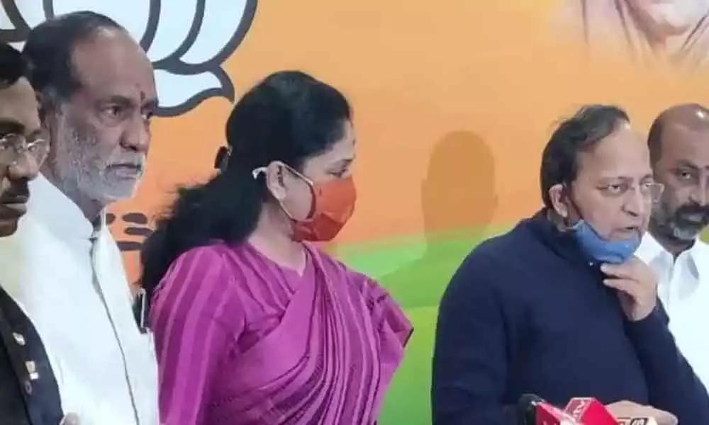 Actress turned politician Vijayashanti joined Bharatiya Janata Party (BJP) on Monday in the presence of BJP national chief secretary Arun Singh in Delhi.