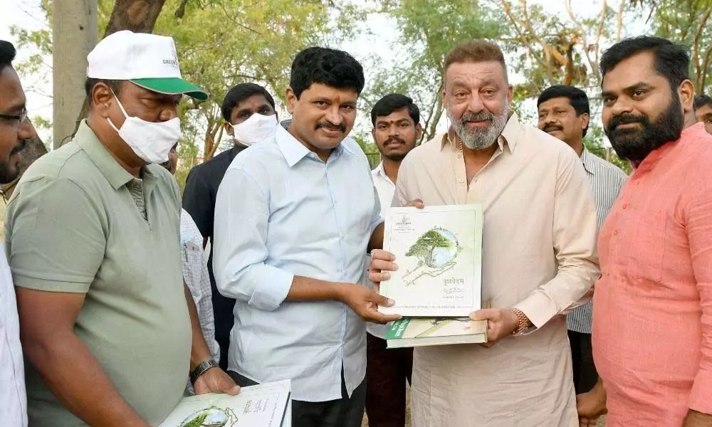 Sanjay Dutt takes up Green India Challenge