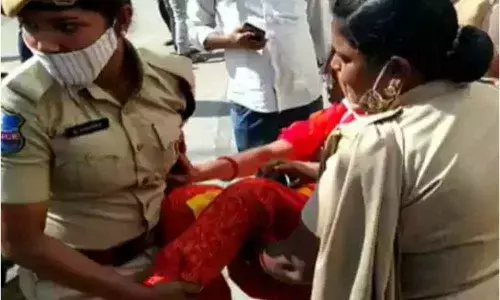 Hyderabad: P.E.T candidates gurukul try to lay siege to Pragati Bhavan, arrested