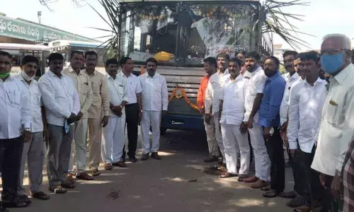 ZP Chairman Loknath Reddy launching direct bus from Wanaparthy to Mumbai on Monday
