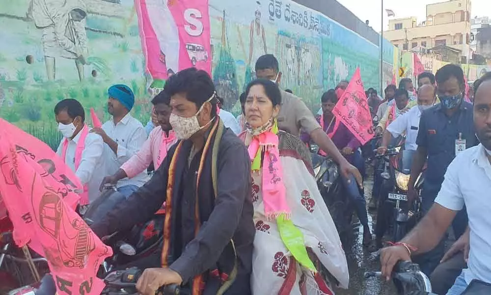 Telangana minister Satyavathi Rathod demands to withdraw farm bills