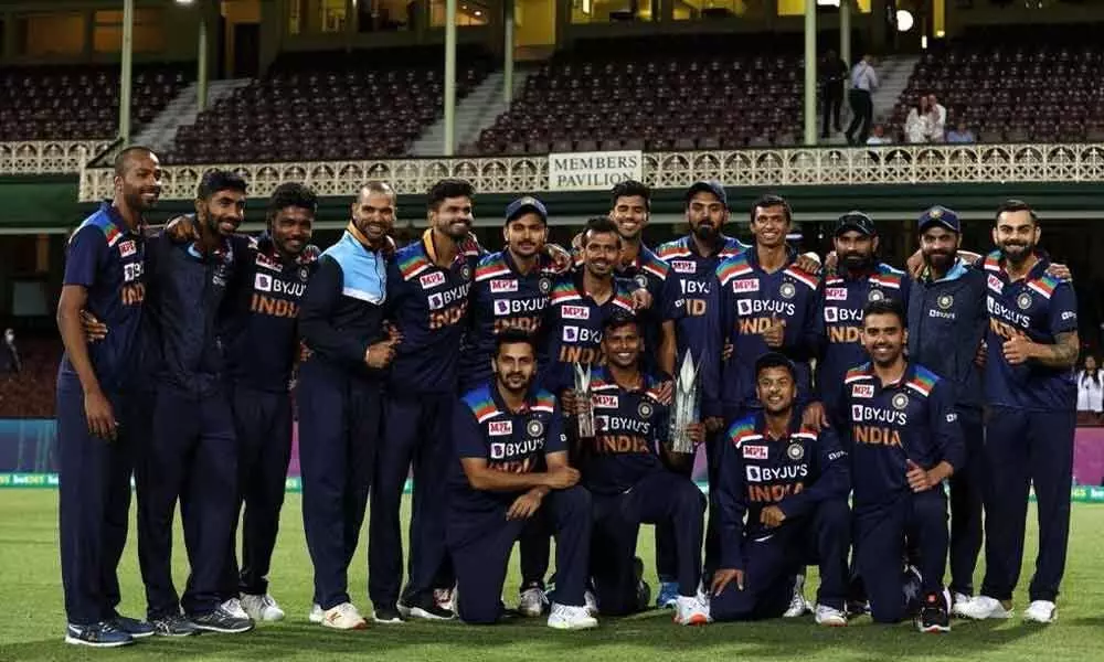 India vs Australia: In a sweet gesture, Hardik Pandya hands over Player of the Series award to Natarajan