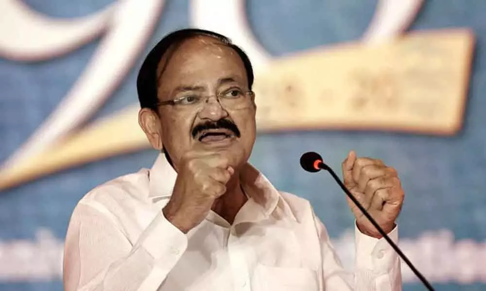 Vice-President Venkaiah Naidusupports critically-ill girl in Nellore