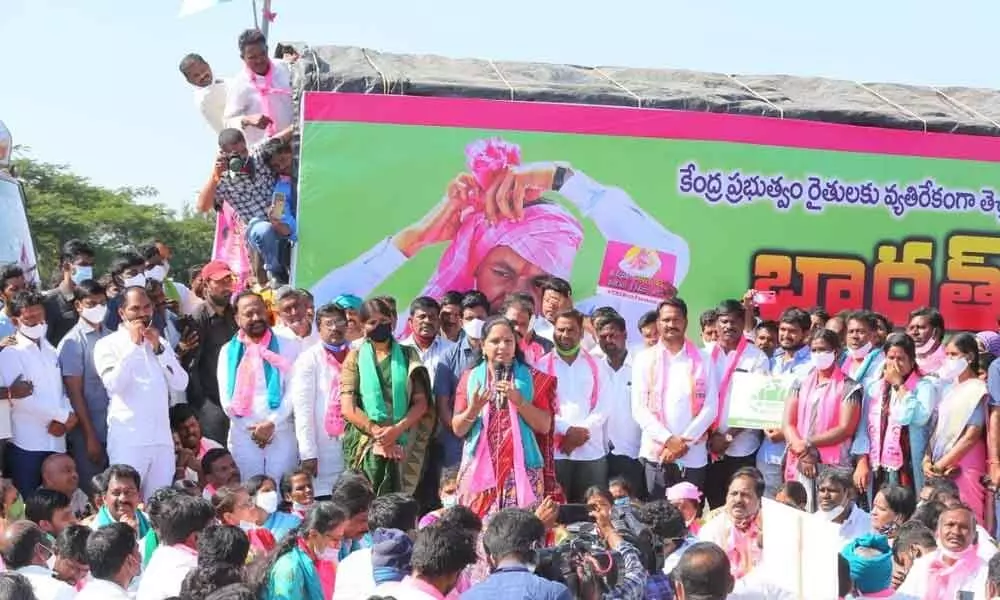 MLC K Kavitha speaking at a protest on NH 44 at Tekriyal village on Tuesday